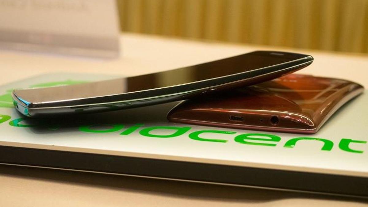 LG G Flex 2'nin fiyatı düşmeye devam ediyor