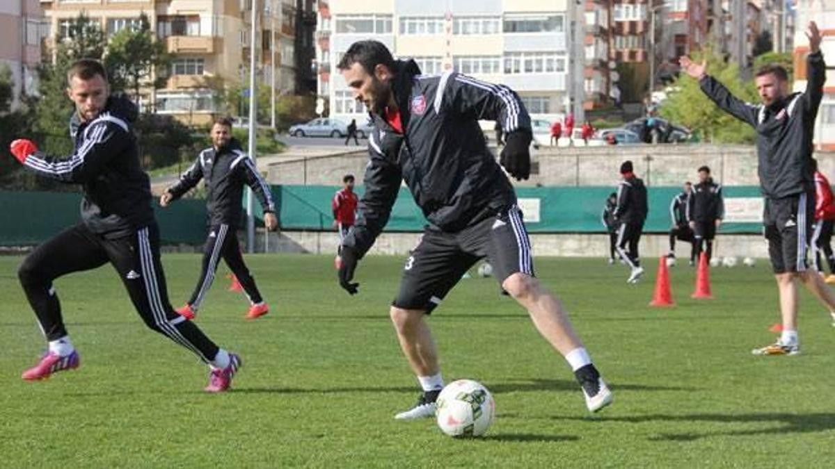 Karabükspor'da Viola affedildi
