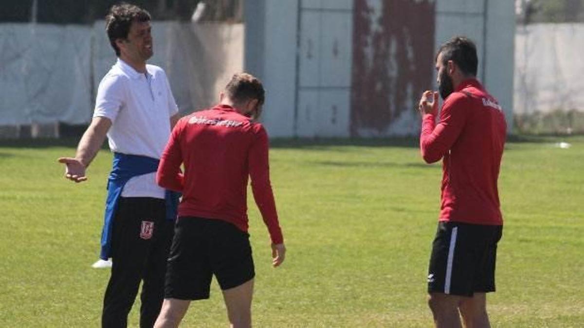 Balıkesirspor'da 2 futbolcu kadro dışı!