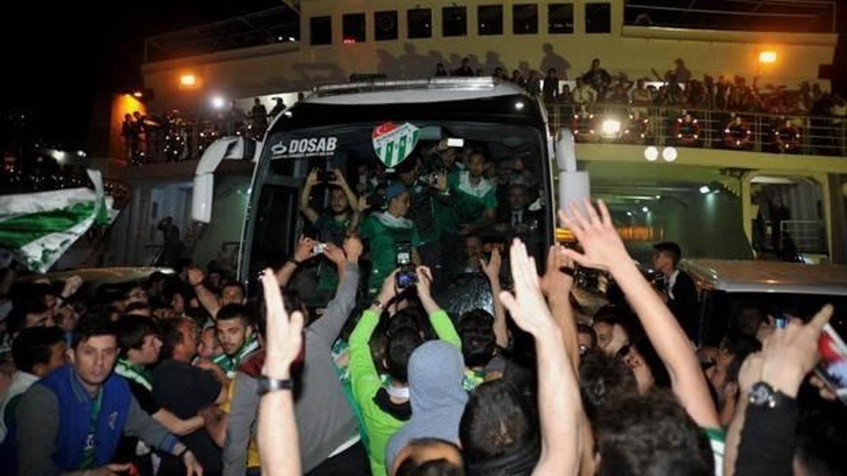 Şampiyon gibi karşılandılar!
