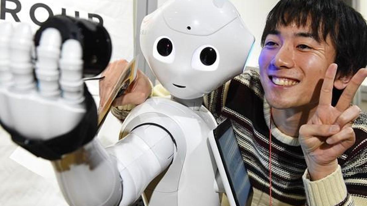 Duyguları olan robot Pepper satışa çıktı