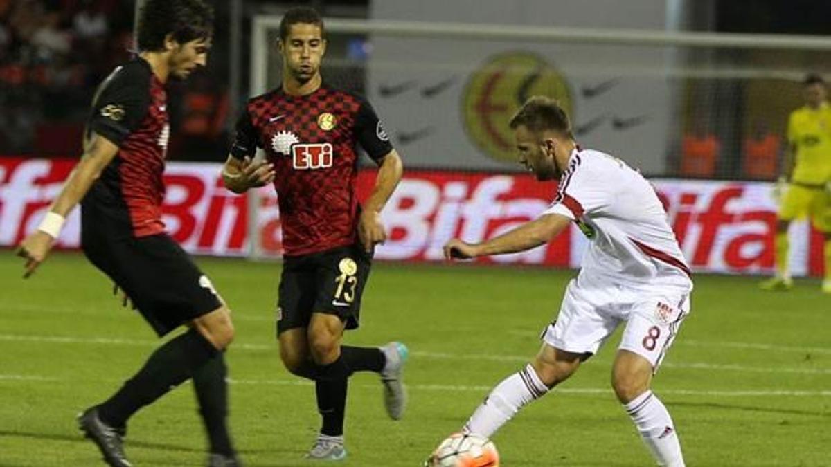 35'lik Gekas şov yaptı