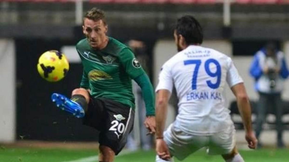 Akhisar'da Ahmet Cebe ile yollar ayrıldı
