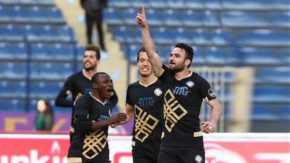 "Milli takıma çağrılmadığım için üzülüyorum"