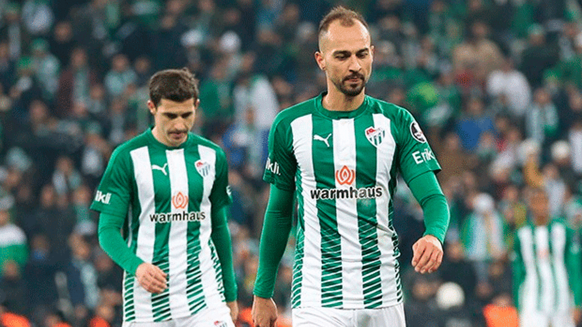 Bursaspor'da iki isim kadro dışı!