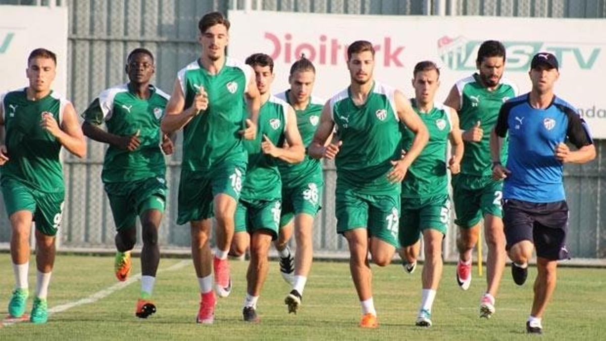 Bursaspor'da Emre Taşdemir tedavi için Katar'a gitti