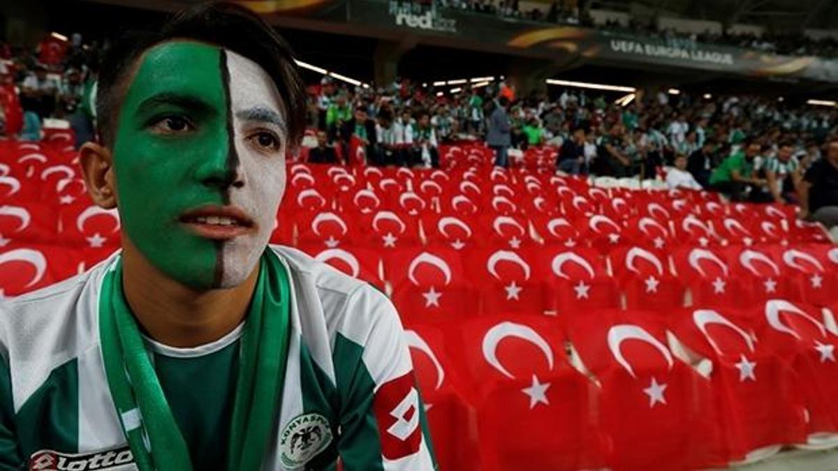 Konyaspor taraftarlarından İzmir Marşı