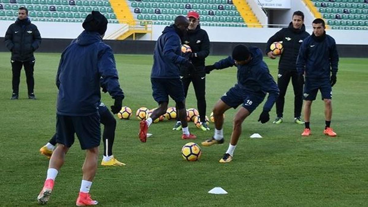 Akhisarspor yeni stadyumda çalıştı