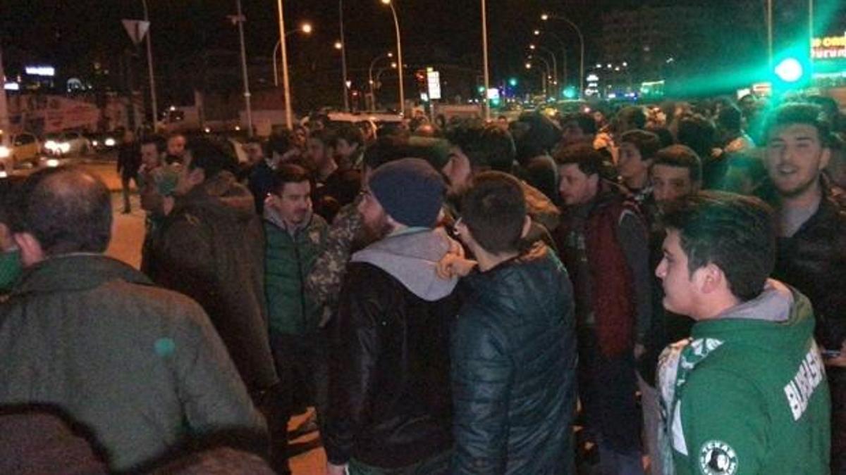 Bursaspor'a protestolu karşılama