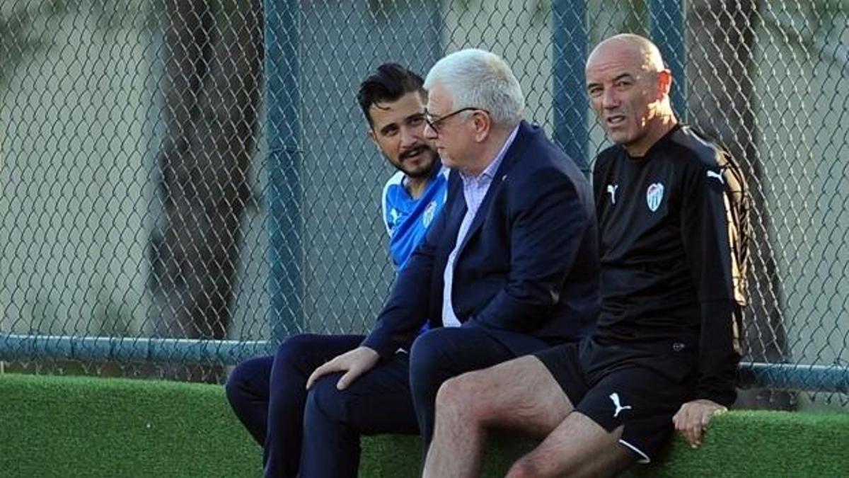 Bursaspor, Le Guen ile devam kararı aldı