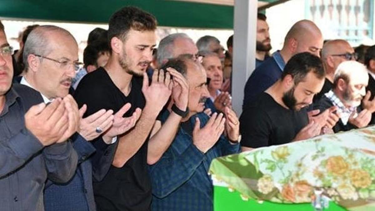 Olcan Adın'ın annesi son yolculuğuna uğurlandı