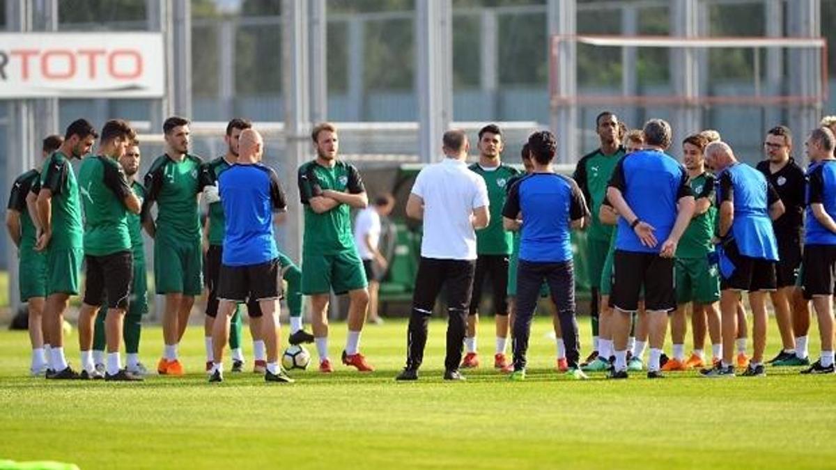 Bursaspor'da birçok oyuncu ülkesinin yolunu tuttu