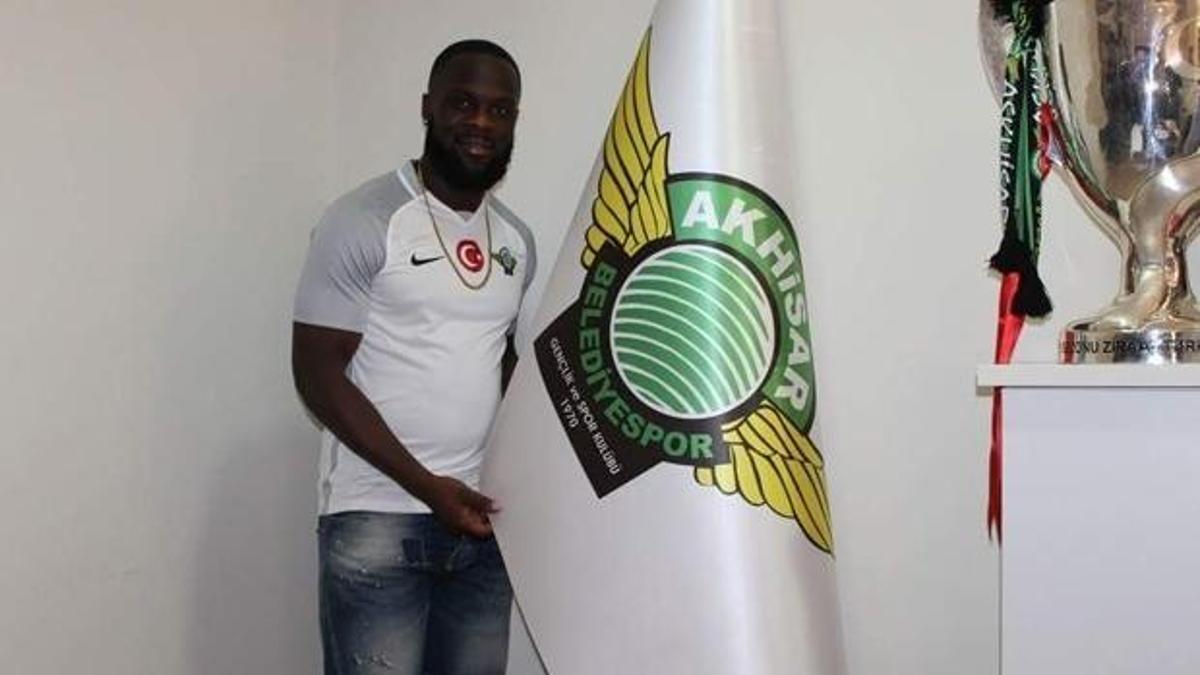 Akhisarspor'da Manu'dan 3 yıllık imza