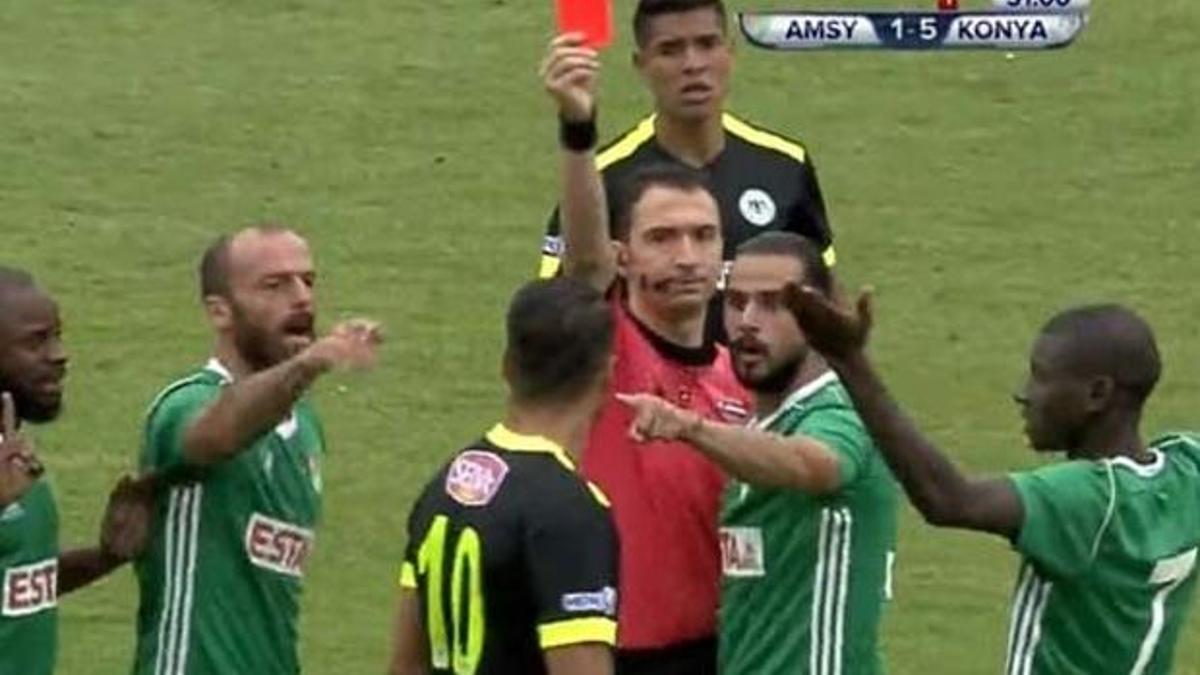 Konyaspor yönetiminden Jahovic'e kırmızı kart tepkisi