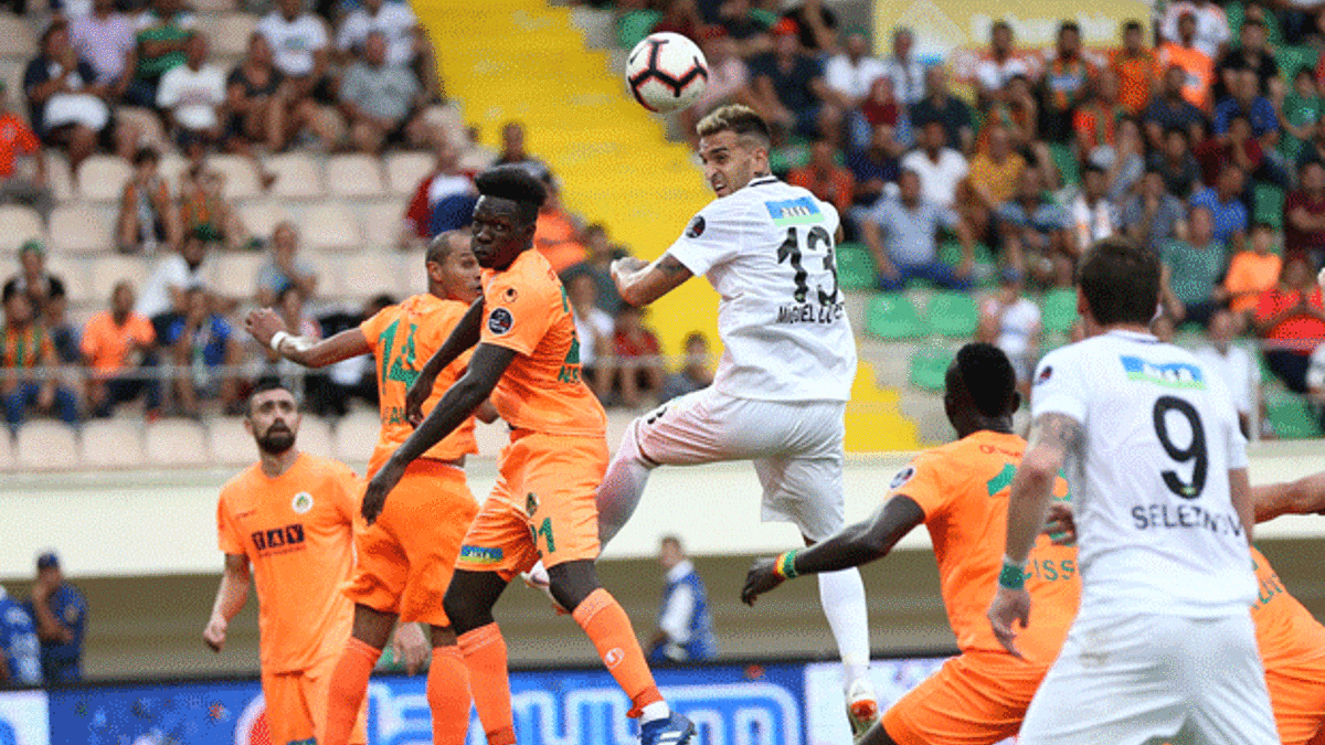 Akhisarspor, Standard Liege deplasmanında