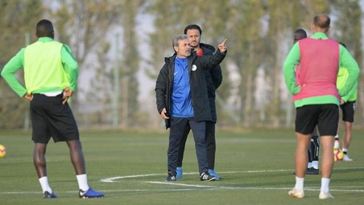 Konyaspor, Aykut Kocaman yönetiminde çalıştı