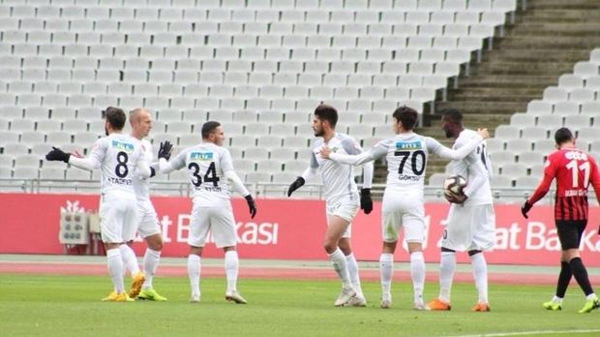 Akhisar bıraktığı yerden devam ediyor!