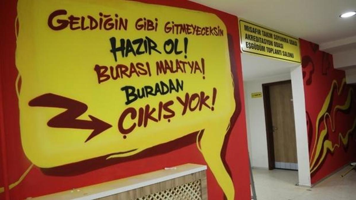 Yeni Malatya Stadı'nda grafiti çalışması
