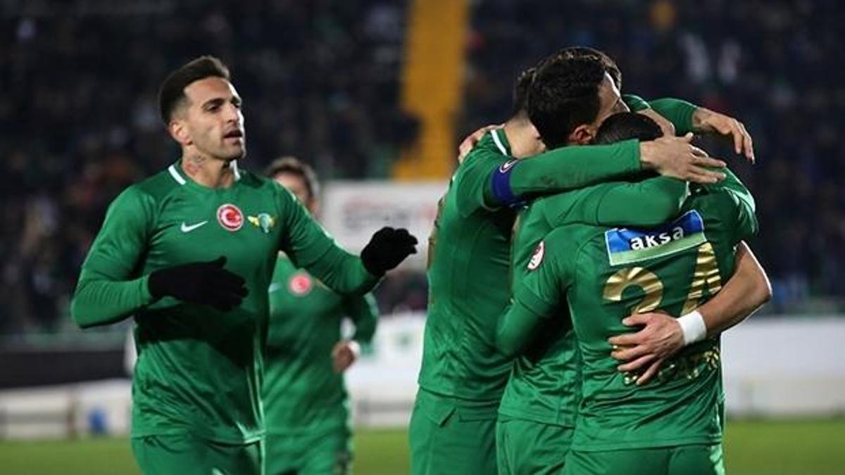 Akhisarspor avantajı kaptı! 4 gol...