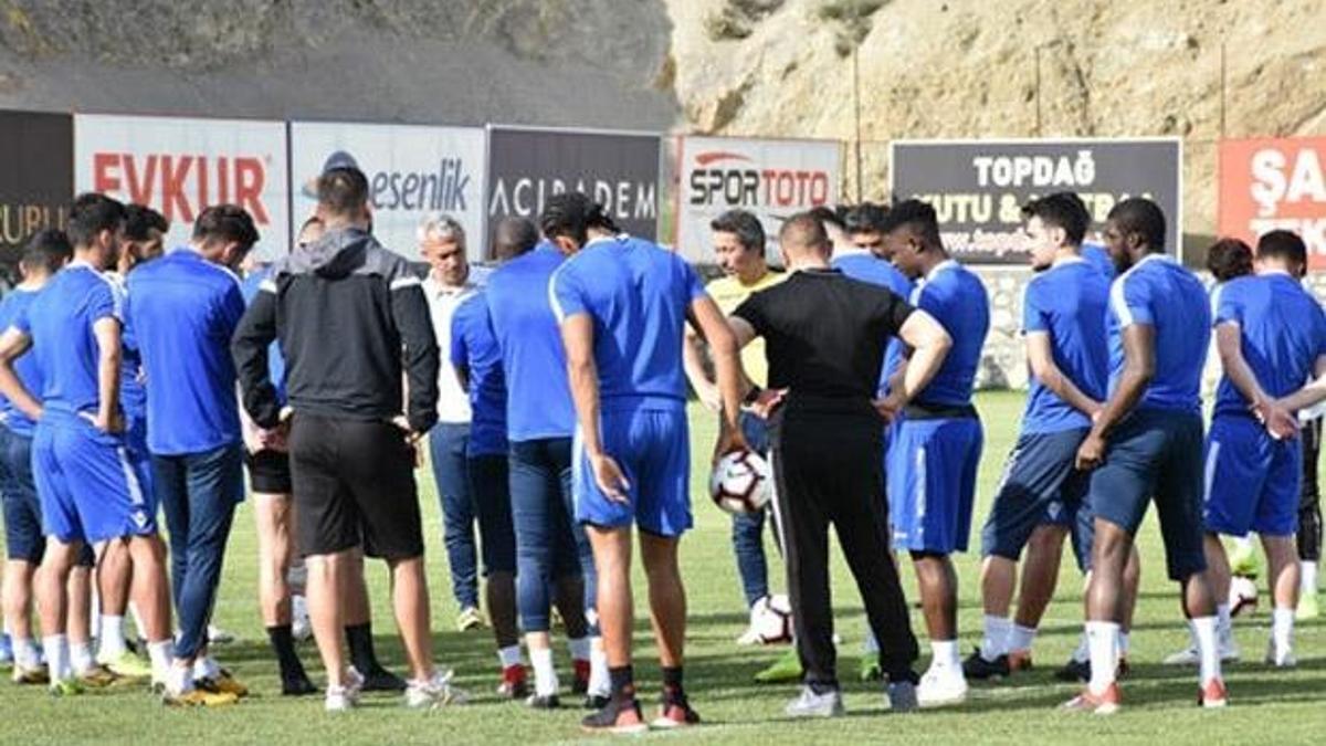 Yeni Malatyaspor'da 10 futbolcunun sözleşmesi bitti