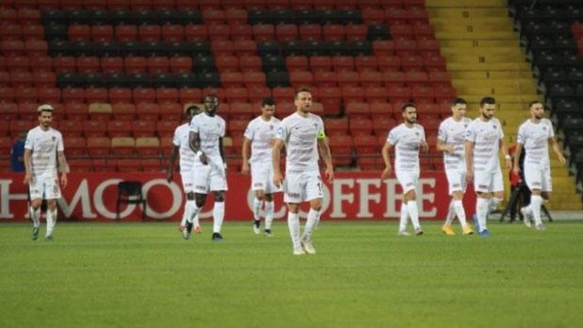 Süper Lig ekibine şok! 11 futbolcu corona virüse yakalandı