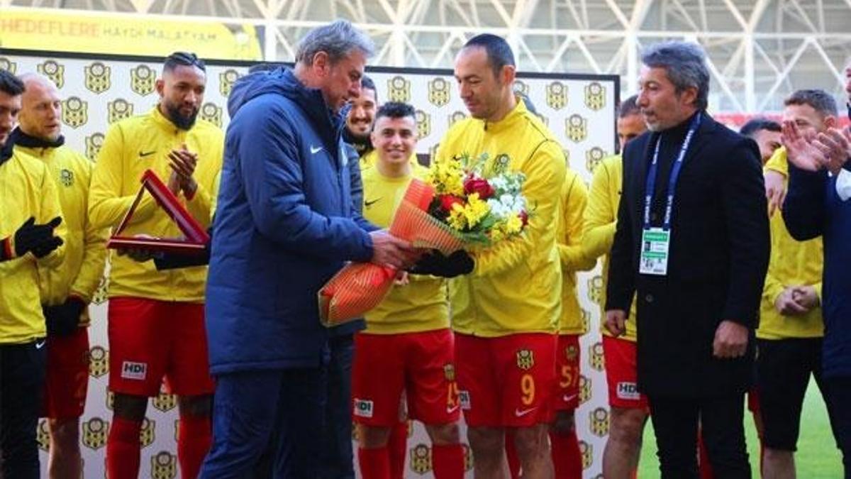 Süper Lig'de tarihi an! Umut Bulut, lig tarihinin en çok forma giyen futbolcusu oldu!