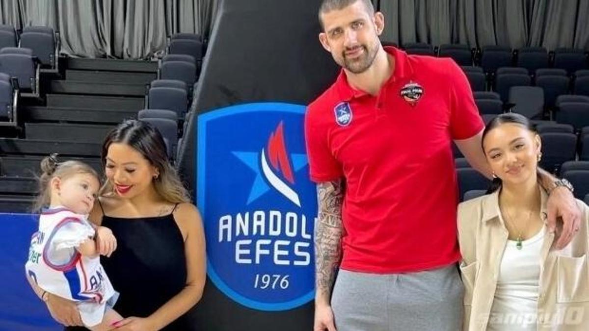 Adrien Moerman Anadolu Efes'e veda etti