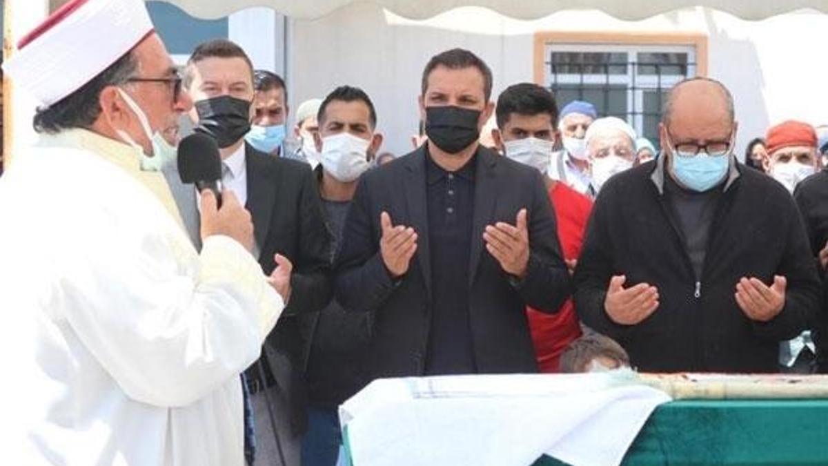 Rafet El Roman'ın babası son yolculuğuna uğurlandı!