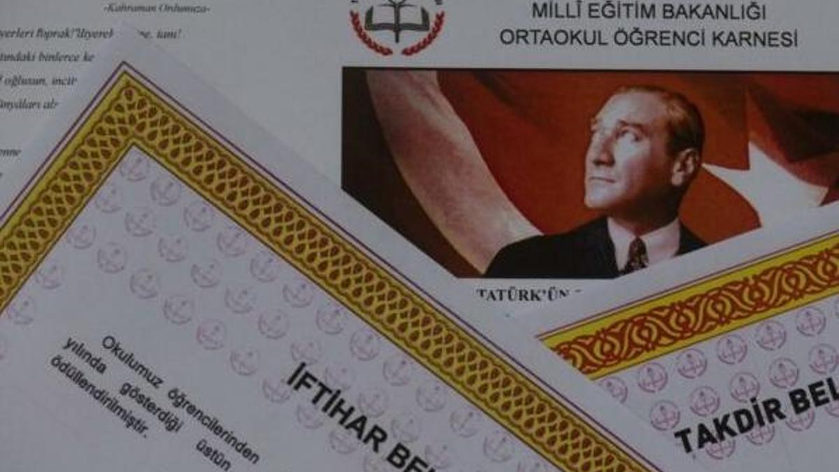 Karne mesajları! Kısa, uzun güzel karne tebrik mesajları ve karne başarısı kutlama sözleri!