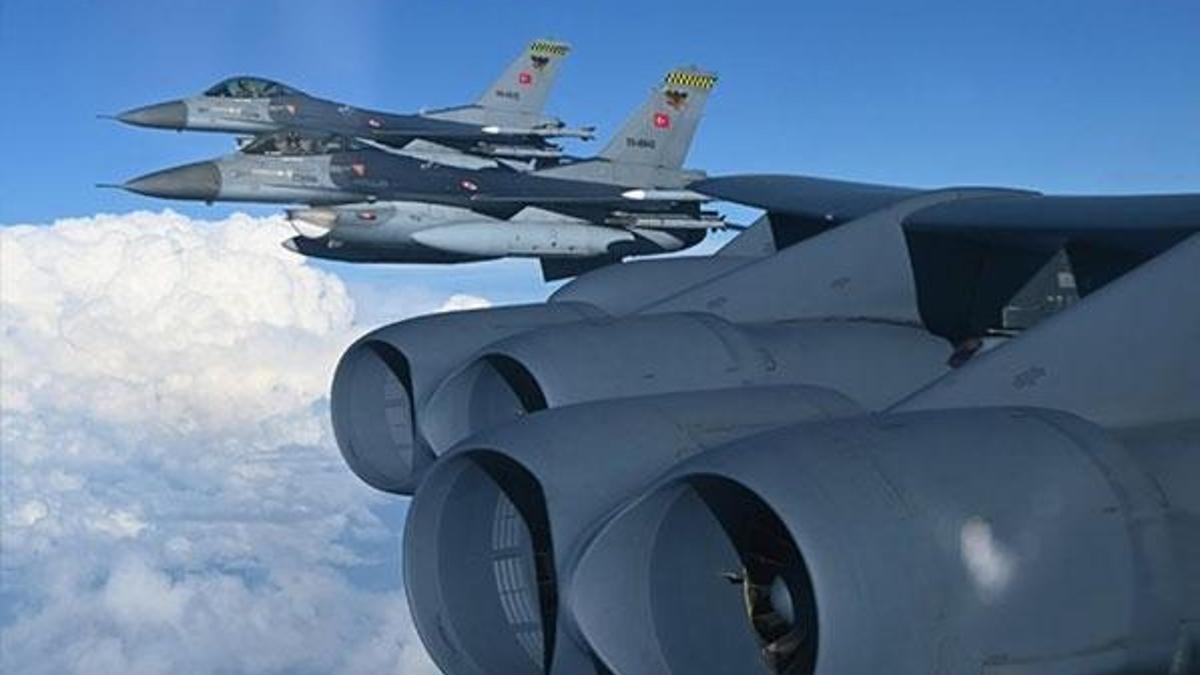 Milli Savunma Bakanlığı duyurdu! F-16 uçaklarımız ABD'nin B-52 uçaklarına refakat etti