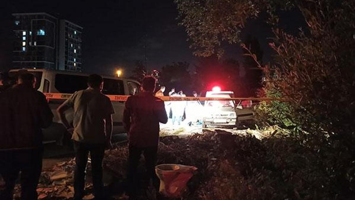 Gece yarısı sır olay! Park halindeki araçta bu halde bulundu