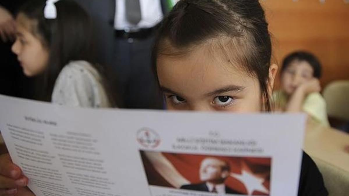 Karneler ne zaman verilecek? Bugün karneler saat kaçta verilecek 2021, basılı karne verilecek mi?