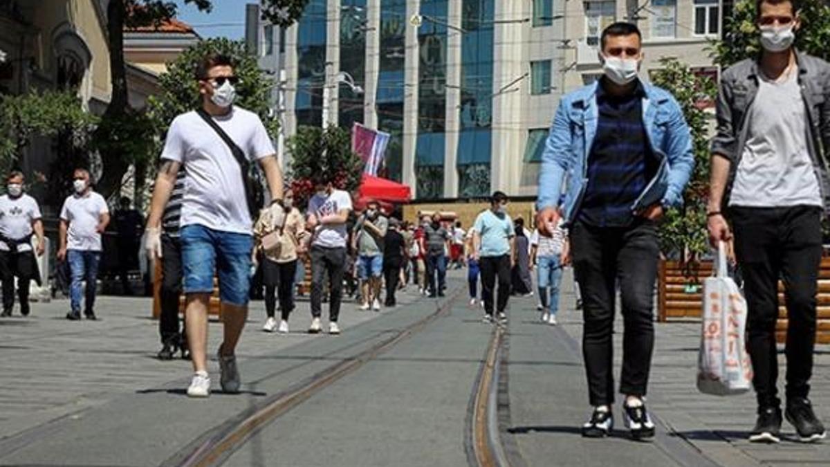 Maskeler hayatımızdan ne zaman çıkacak, maskeler kalkacak mı?