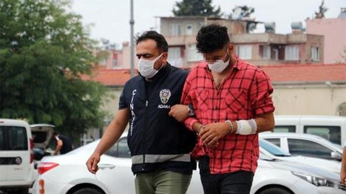 Baskında el konulan kumar parasını geri almak için polisin elini ısırdı