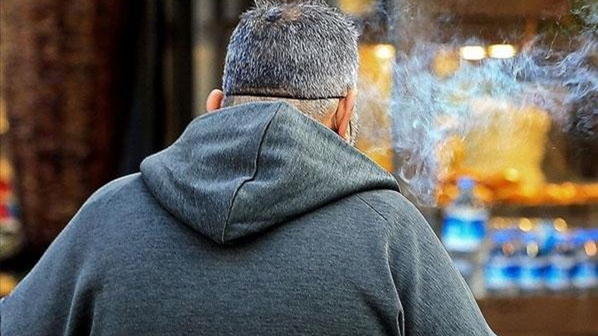 Aşı karşıtlarına sert sigara çıkışı! 'Yıllarca sigara içen...'