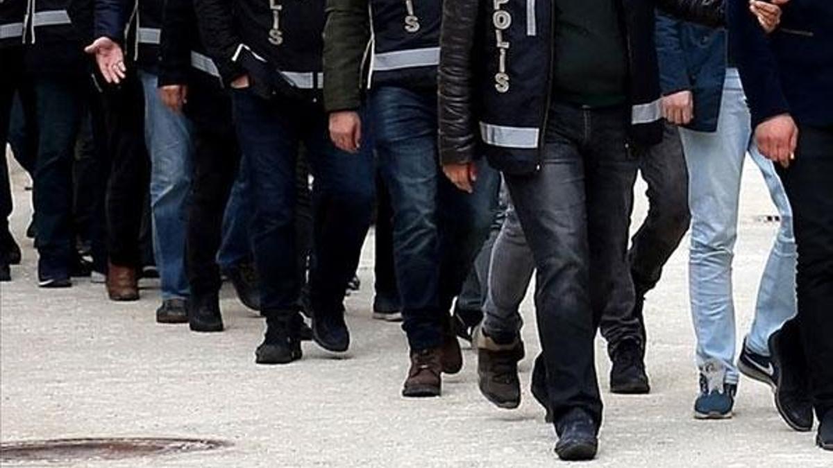 İzmir merkezli 40 ilde FETÖ operasyonu: Çok sayıda gözaltı var...