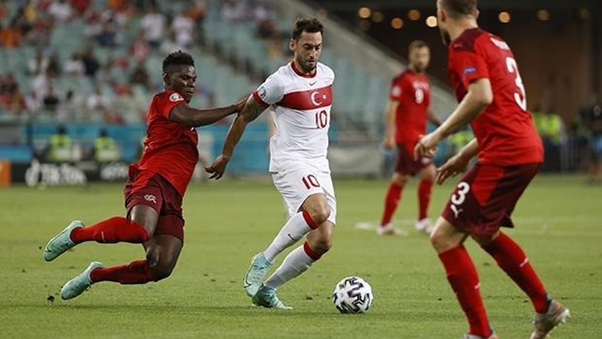 Hakan Çalhanoğlu Inter'e imza attı