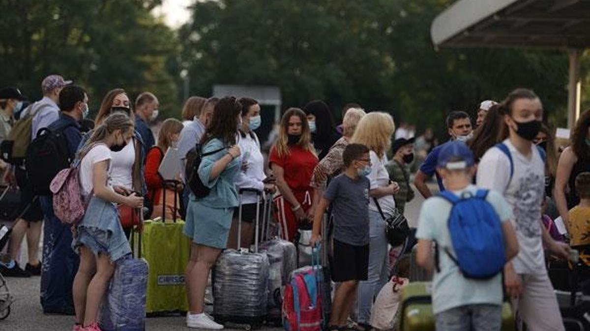 Yasaklar kalktı Ruslar Türkiye'ye akın etti! Günde 15 bin turist...