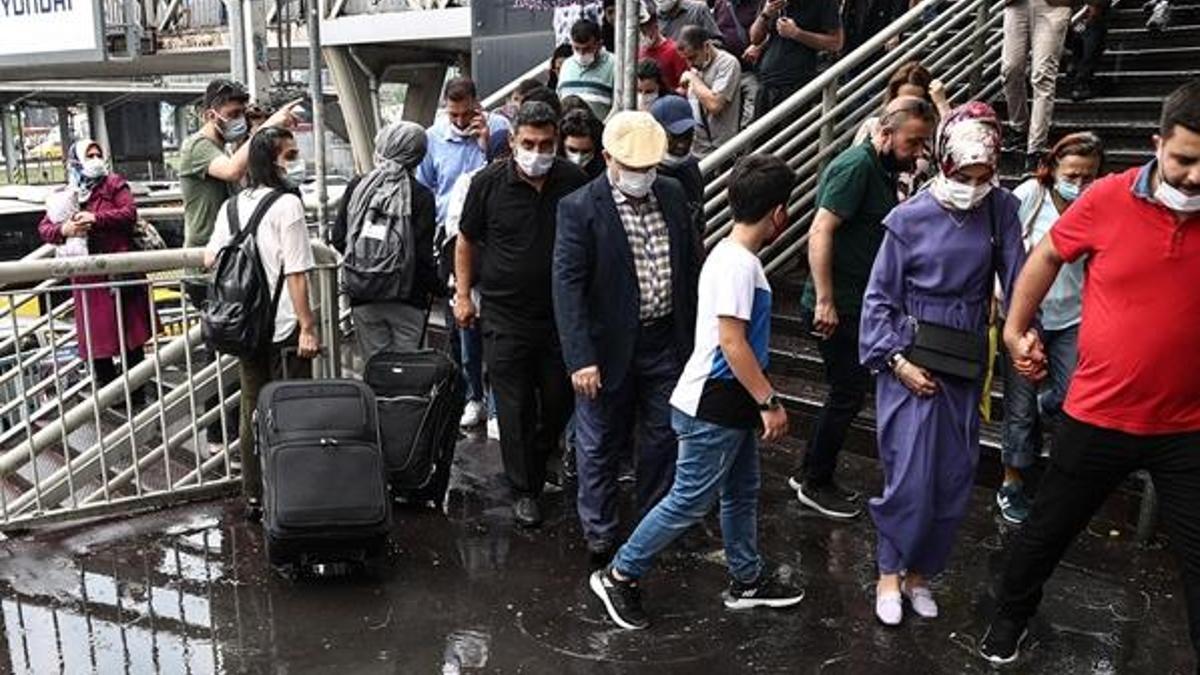 İstanbul'da sağanak başladı! Vatandaşlar hazırlıksız yakalandı