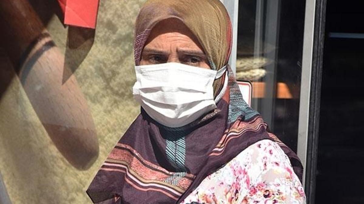 'Köylülere zekat vereceğiz' diyerek 20 bin TL'lik bileziğini çaldılar