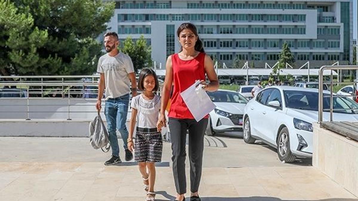 Üniversite sınavına giren Melek İpek kadınlara böyle seslendi