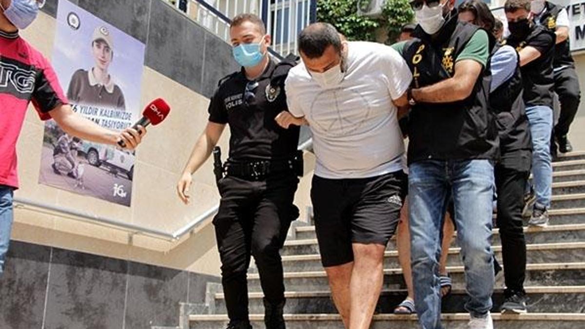 Zorla taksiye bindirdikleri genci gasbeden 7 şüpheli yakalandı