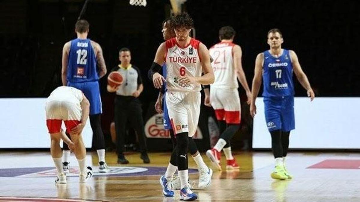 12 dev Adam yarı finalde! Türkiye - çekya: 87-70