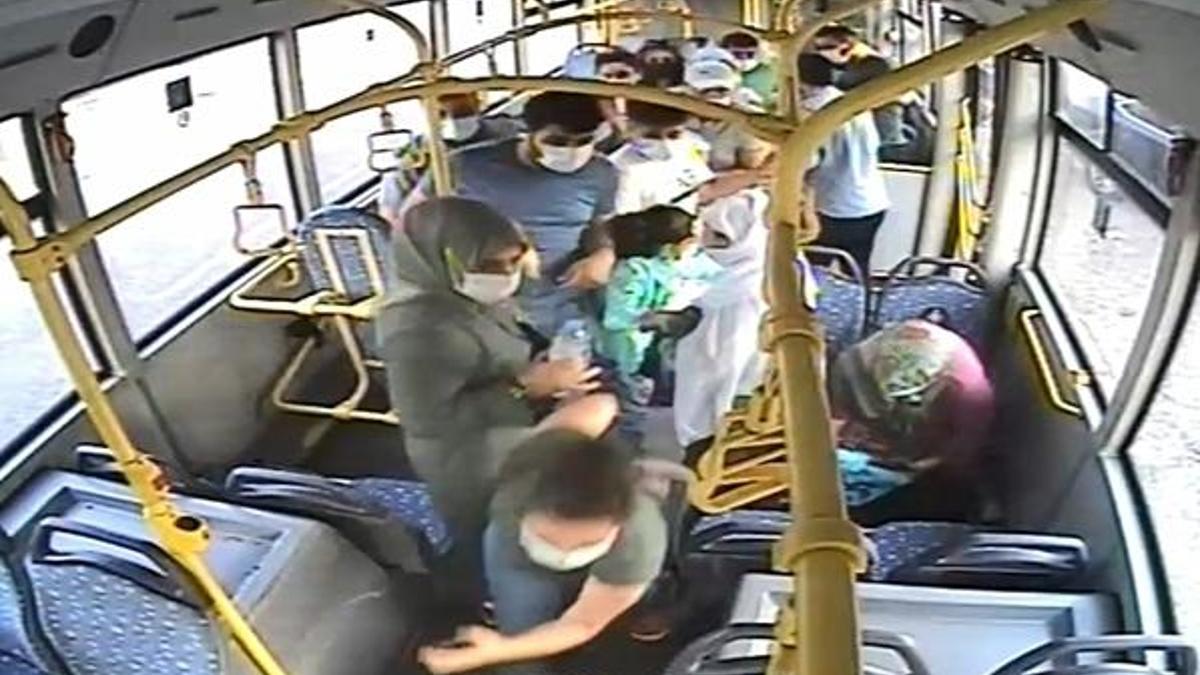 Otobüs şoförü faciayı önledi! Yangını fark edip 45 yolcuyu indirdi