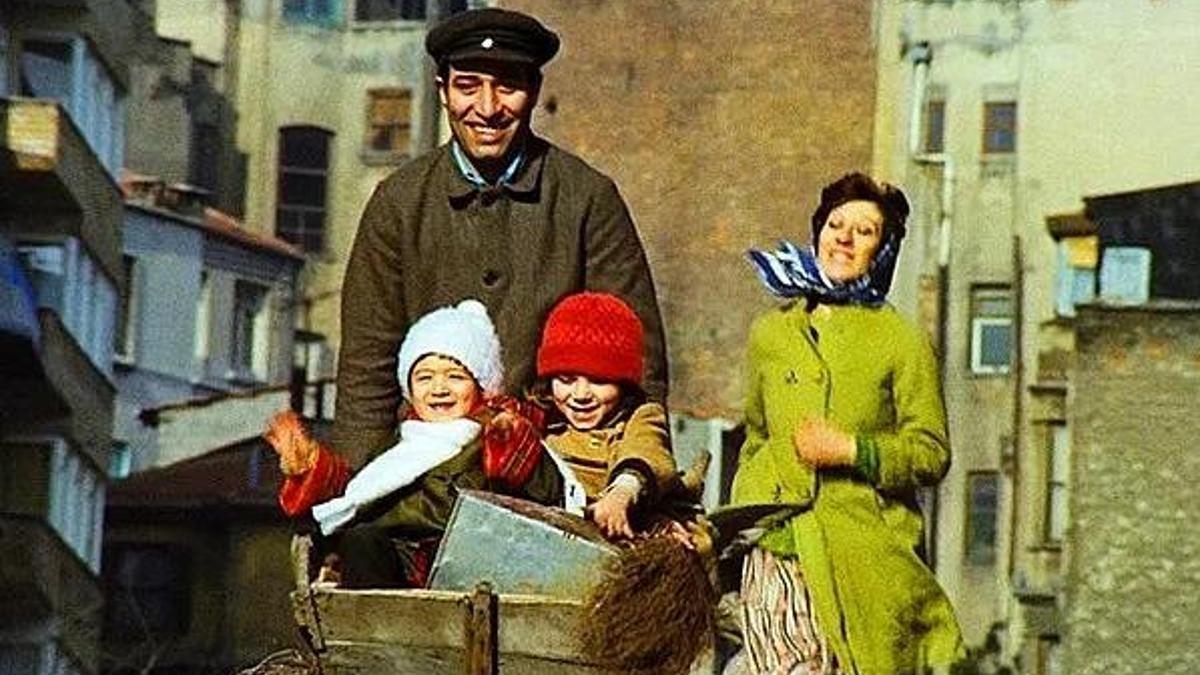 Kemal Sunal ölümünün 21. Yılında anılıyor! Usta sanatçı Kemal Sunal’ın hayatına dair detaylar…