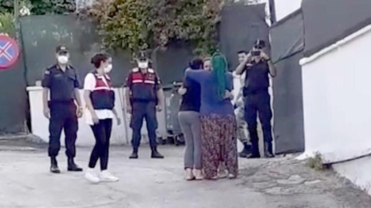 Platonik aşk beslediği genç kızı zorla araca bindirip kaçırdı!
