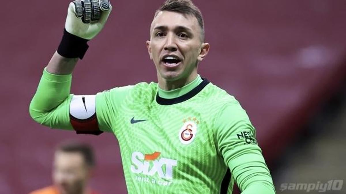 Galatasaray'da Muslera krizi teğet geçti
