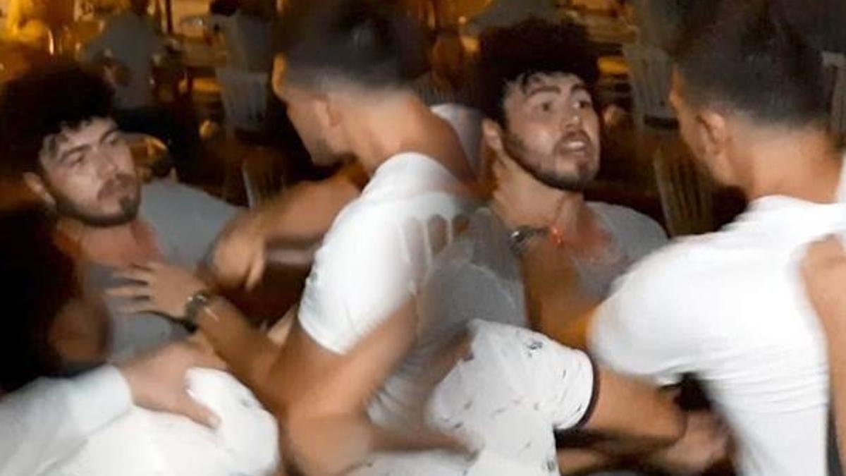 Eli yanlışlıkla Kırkpınar Ağası'nın yüzüne geldi, ortalık karıştı!