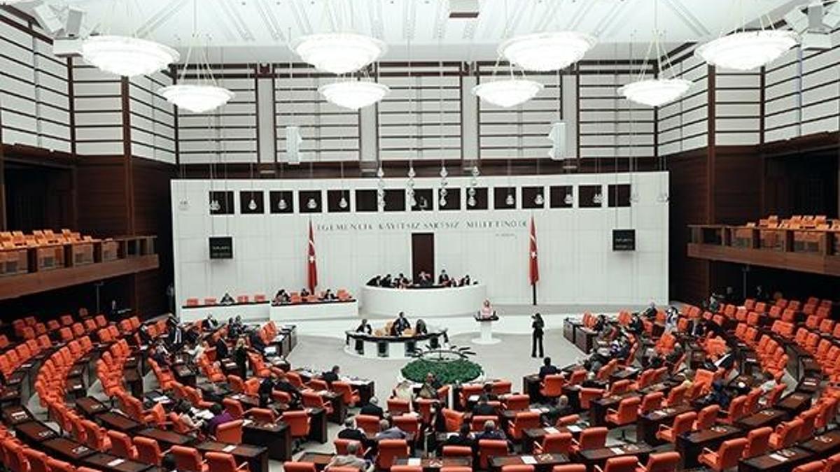 Kamuda yeni dönem! Flaş maaş düzenlemesi Meclis'e sunuldu...