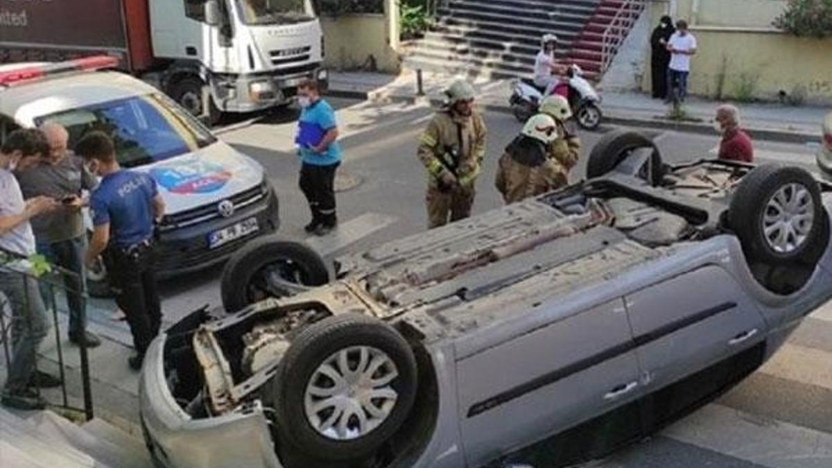 Ataşehir'de sürücüsüz otomobil böyle takla attı!